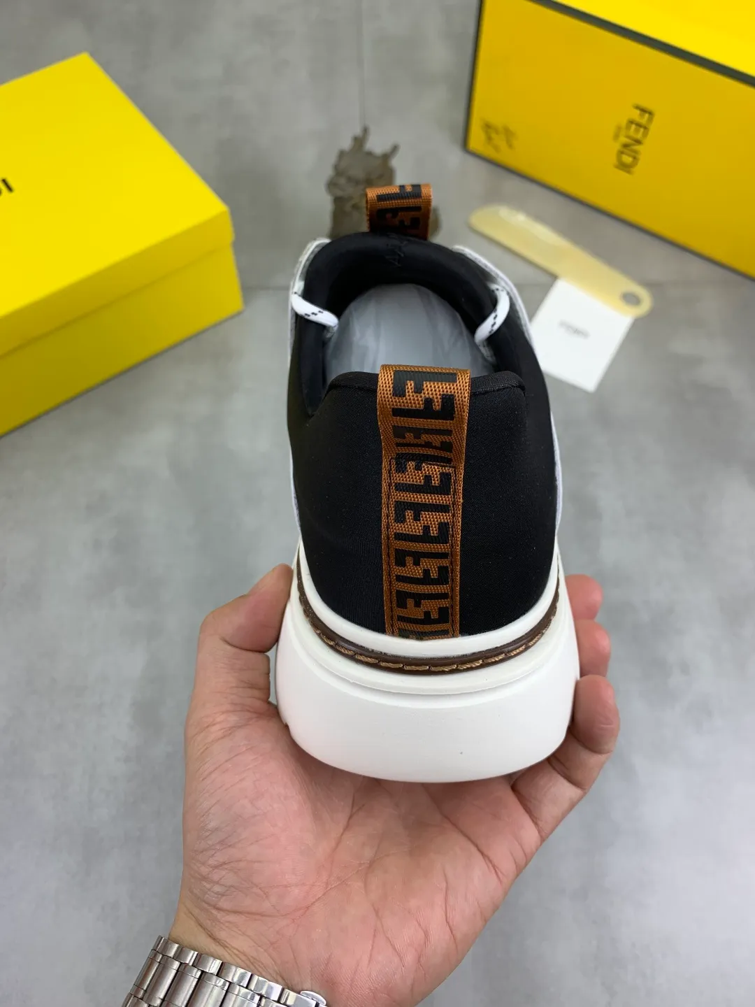 ​Men's shoes 💰P400 💰[New style] little monster 🆘 New FENDI (Fendi) new style 🕶️🕶️Simple routing effect, showing an elegant and cool driving shoe 🎬Using imported calfskin + first-layer pigskin lining🐂Excellent material🎬Detailed workmanship 🤗Comfortable foot feel➰➰. ​Pair it with any outfit to show your taste and temperament, low-key luxury ♻️Design ​simple and elegant ​noble and fashionable 🍃​Very loved and favored by trendy men 💓❤️size: 38-44 2️⃣colors available